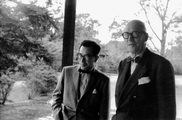 Junzo Sakakaura and Le Corbusier at the Katsura Imperial Villa, Kyoto
1955
photo courtesy by Sakakura Associates