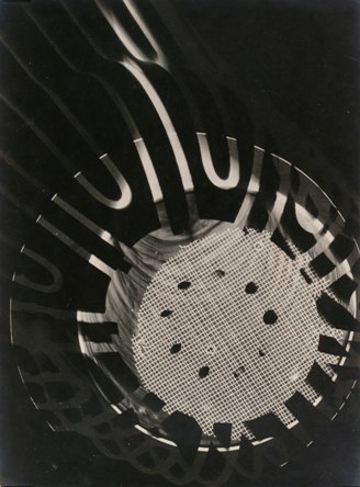 《無題》（フォトグラムfgm132）1925/29年 東京都写真美術館 Ⓒ Hattula Moholy-Nagy