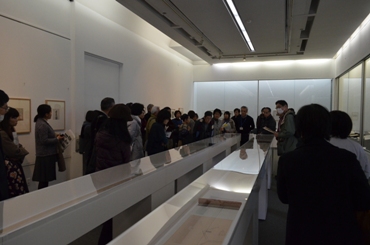 加藤弘子氏（東京都現代美術館学芸員）と水沢勉（当館館長）による記念対談「《白描絵巻》を中心に」が2月25日（土曜）に行われました