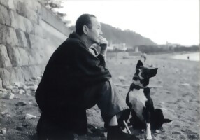 Saitō Sanki at Morito Beach, Hayama. Dec 1961 or 1962. Collection of Kibiji Bungakukan