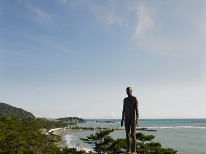 Antony Gormley, TWO TIMES, 2012-2013, Hayama, Japan, Installation view in The Museum of Modern Art, Hayama ⓒAntony Gormley, PhotoⓒTadasu Yamamoto Antony Gormley, TWO TIMES, 2012-2013, Hayama, Japan, Installation view in The Museum of Modern Art, Hayama ⓒAntony Gormley, PhotoⓒTadasu Yamamoto
